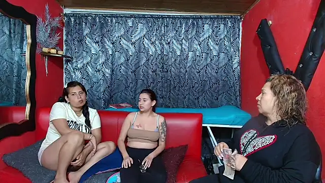 lesbiancuple online show from February 2025 12:27:01 AM