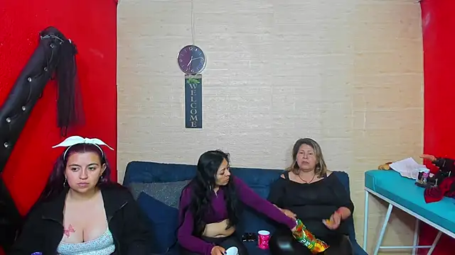 lesbiancuple online show from September 2025 12:12:02 AM