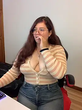 Snapshot of kayortiiz chatting on October 2025 01:39:03 AM kayortiiz online show from October 2025 01:39:03 AM