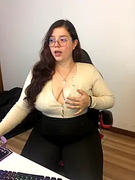 Snapshot of kayortiiz chatting on November 2025 02:12:01 AM kayortiiz online show from November 2025 02:12:01 AM