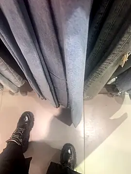 CrazzyChicks online show from October 2025 07:15:01 AM