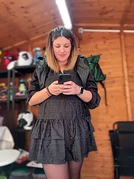 Snapshot of DaisyVibesss chatting on December 2024 01:52:02 PM DaisyVibesss online show from December 2024 01:52:02 PM