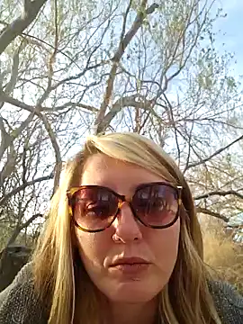 Snapshot of SheIsSomething chatting on January 2025 12:25:01 AM SheIsSomething online show from January 2025 12:25:01 AM