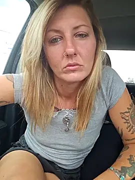 Snapshot of SheIsSomething chatting on September 2025 09:15:02 PM SheIsSomething online show from September 2025 09:15:02 PM