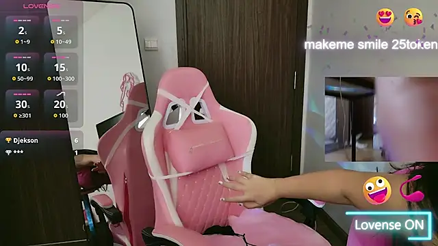 Snapshot of AsianQueens chatting on October 2025 06:11:01 AM AsianQueens online show from October 2025 06:11:01 AM