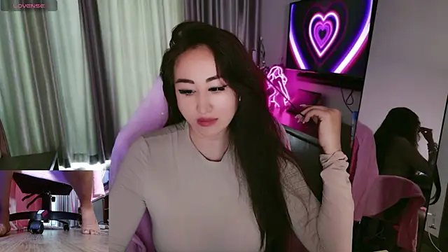 Snapshot of AsianQueens chatting on October 2025 03:21:02 AM AsianQueens online show from October 2025 03:21:02 AM