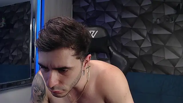 Snapshot of Latino_stud4u chatting on October 2025 11:02:02 PM Latino stud4u online show from October 2025 11:02:02 PM