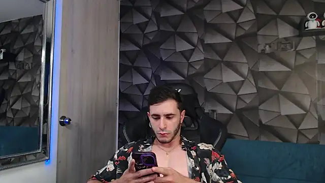 Snapshot of Latino_stud4u chatting on November 2025 01:40:02 AM Latino stud4u online show from November 2025 01:40:02 AM