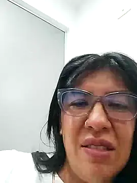 aisha latina online show from September 2025 01:26:02 PM