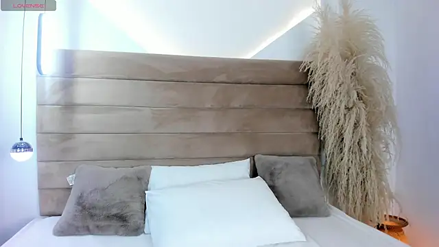 ValerieDiaz  online show from December 2024 11:43:02 AM