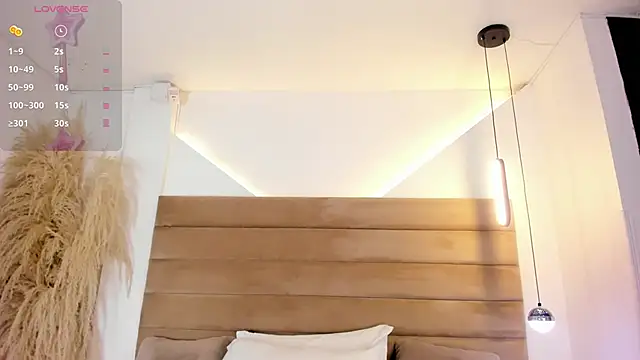 ValerieDiaz  online show from February 2025 12:17:02 PM