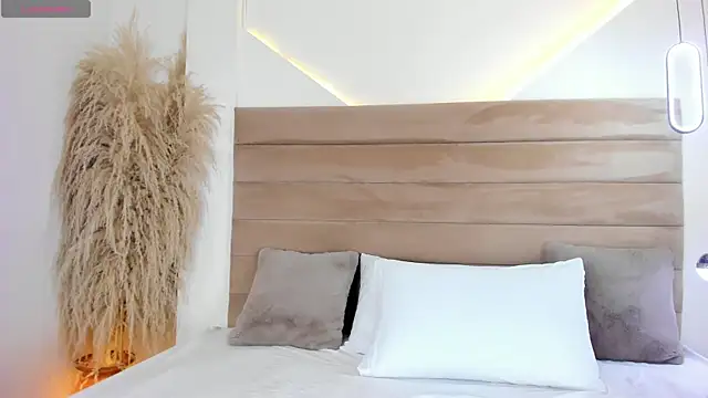 ValerieDiaz  online show from September 2025 12:16:01 PM