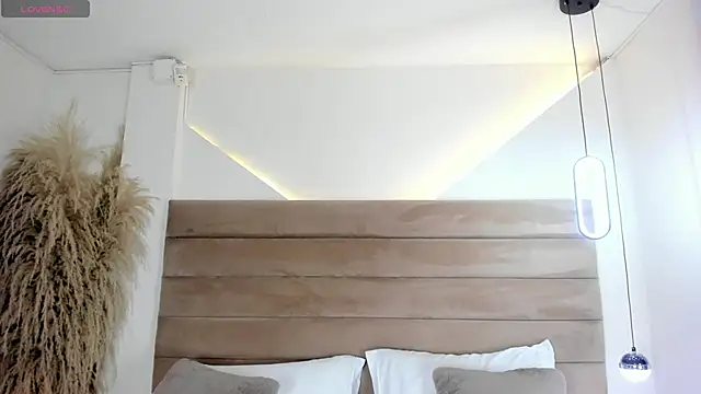 ValerieDiaz  online show from September 2025 12:18:01 PM