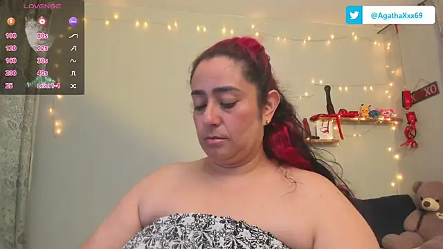 Snapshot of agathaxxx-69 chatting on February 2025 04:50:01 PM agathaxxx-69 online show from February 2025 04:50:01 PM