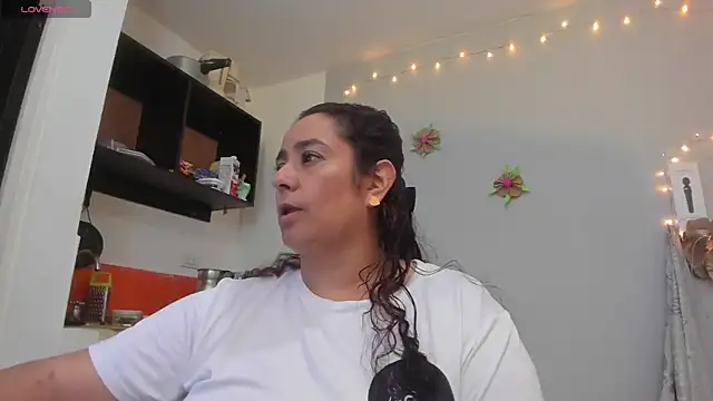 Snapshot of agathaxxx-69 chatting on February 2025 07:50:02 PM agathaxxx-69 online show from February 2025 07:50:02 PM