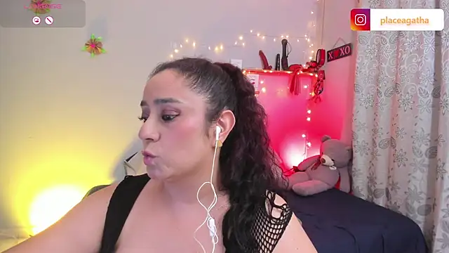 Snapshot of agathaxxx-69 chatting on February 2025 07:52:02 PM agathaxxx-69 online show from February 2025 07:52:02 PM