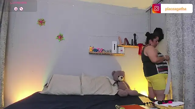 Snapshot of agathaxxx-69 chatting on February 2025 08:18:01 PM agathaxxx-69 online show from February 2025 08:18:01 PM