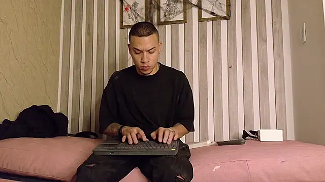 Snapshot of BestMasterForYou chatting on October 2025 04:46:01 AM BestMasterForYou online show from October 2025 04:46:01 AM