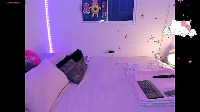 MollyG18 online show from October 2025 03:57:01 AM