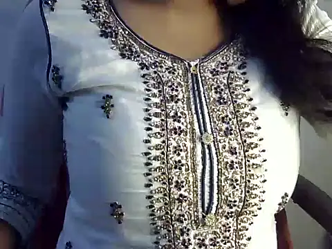 Snapshot of SiaraSiyA chatting on November 2025 06:17:01 PM SiaraSiyA online show from November 2025 06:17:01 PM