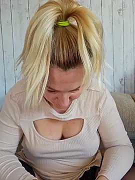 Snapshot of Marushka chatting on October 2025 08:56:02 AM Marushka online show from October 2025 08:56:02 AM