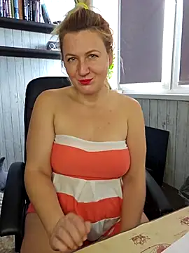 Snapshot of Marushka chatting on October 2025 01:23:02 PM Marushka online show from October 2025 01:23:02 PM