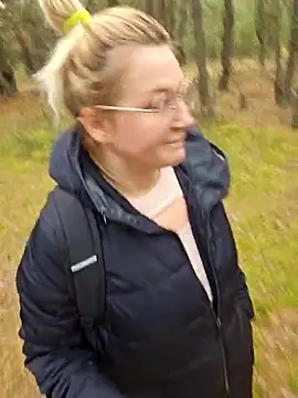 Snapshot of Marushka chatting on October 2025 08:11:01 AM Marushka online show from October 2025 08:11:01 AM