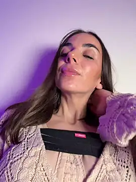 Snapshot of Bad_Giorgia chatting on December 2025 09:14:01 AM Bad Giorgia online show from December 2025 09:14:01 AM