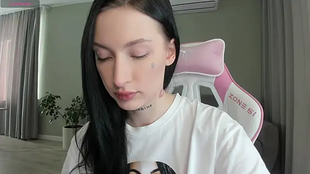 Snapshot of JenniferQueen11 chatting on October 2025 06:36:01 AM JenniferQueen11 online show from October 2025 06:36:01 AM