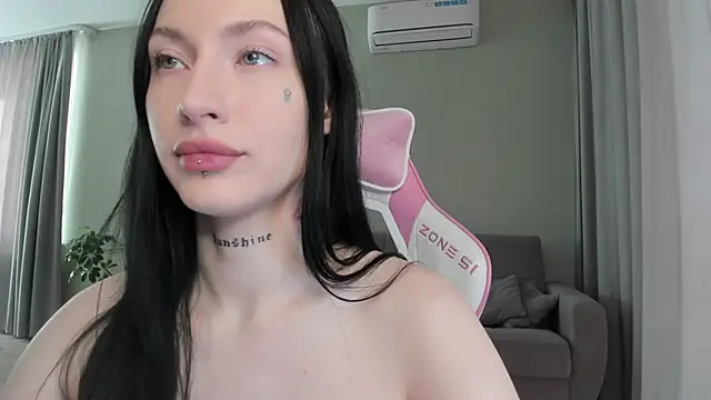 Snapshot of JenniferQueen11 chatting on October 2025 06:26:02 AM JenniferQueen11 online show from October 2025 06:26:02 AM