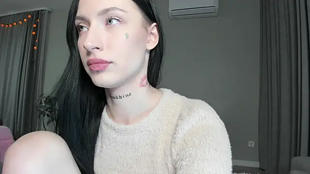 Snapshot of JenniferQueen11 chatting on October 2025 07:38:02 PM JenniferQueen11 online show from October 2025 07:38:02 PM