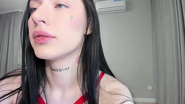 Snapshot of JenniferQueen11 chatting on October 2025 01:01:02 PM JenniferQueen11 online show from October 2025 01:01:02 PM