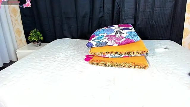 Snapshot of DENISE_WOLFE chatting on March 2025 06:44:02 PM DENISE WOLFE online show from March 2025 06:44:02 PM