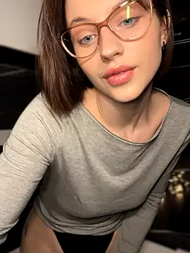 Camilla Railian online show from December 2024 06:10:02 PM