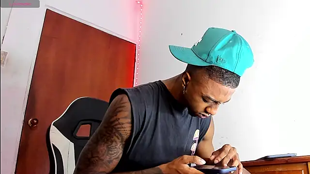 YeremiBrowm online show from December 2024 04:16:01 PM