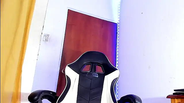 YeremiBrowm online show from January 2025 10:37:02 PM