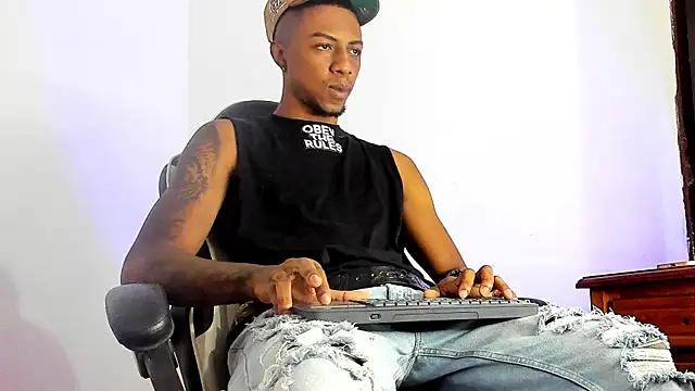 YeremiBrowm online show from March 2025 10:39:02 PM