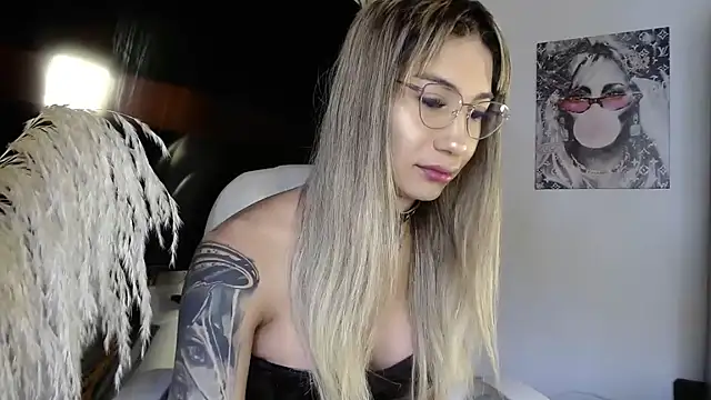 saraplayboy96 online show from October 2025 06:32:01 PM