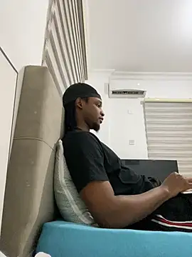 Snapshot of finefinance chatting on October 2025 03:52:01 PM finefinance online show from October 2025 03:52:01 PM