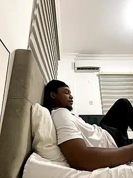 Snapshot of finefinance chatting on October 2025 07:00:01 PM finefinance online show from October 2025 07:00:01 PM