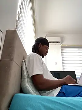 Snapshot of finefinance chatting on October 2025 05:43:02 AM finefinance online show from October 2025 05:43:02 AM