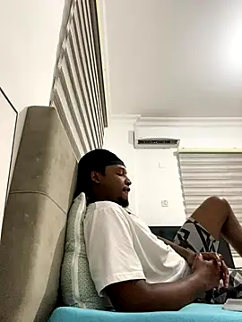 Snapshot of finefinance chatting on October 2025 05:46:02 PM finefinance online show from October 2025 05:46:02 PM