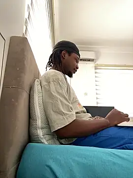 Snapshot of finefinance chatting on October 2025 06:17:01 AM finefinance online show from October 2025 06:17:01 AM