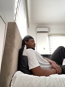 Snapshot of finefinance chatting on October 2025 06:25:01 AM finefinance online show from October 2025 06:25:01 AM