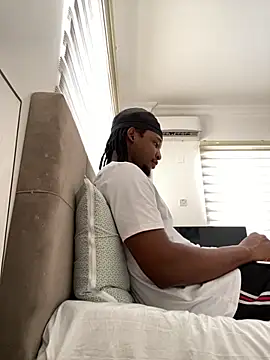 Snapshot of finefinance chatting on November 2025 06:48:01 AM finefinance online show from November 2025 06:48:01 AM