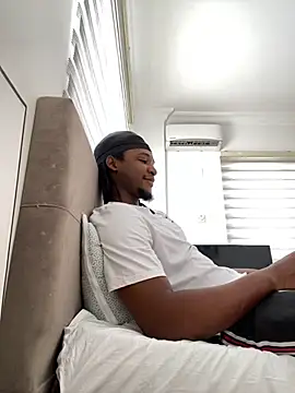 Snapshot of finefinance chatting on November 2025 07:00:01 AM finefinance online show from November 2025 07:00:01 AM