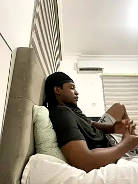 Snapshot of finefinance chatting on November 2025 06:30:01 PM finefinance online show from November 2025 06:30:01 PM