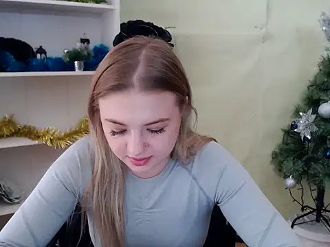 CrazyGloria online show from December 2024 09:28:01 AM