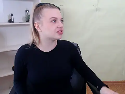 CrazyGloria online show from March 2025 06:06:02 AM