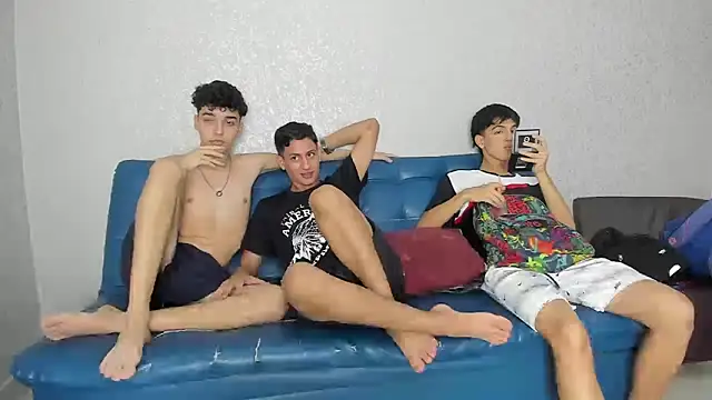 pelusos mens online show from December 2024 08:33:02 PM